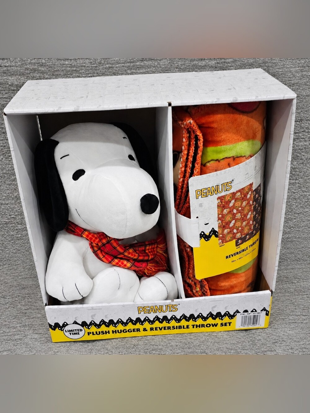 Peanuts Snoopy Fall Holiday Plush Reversible Throw Set
